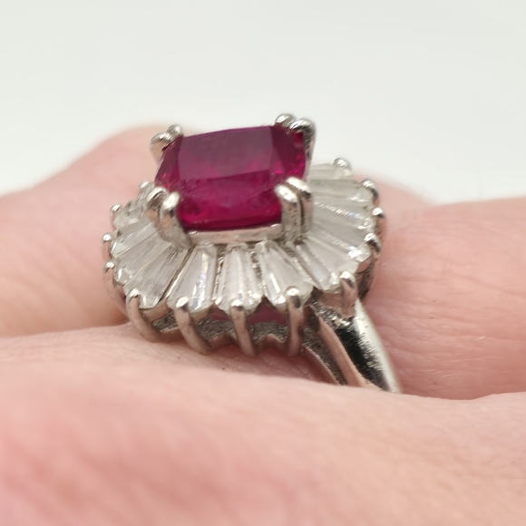 Stunning Designer  Ruby Ring - Picture 6 of 7